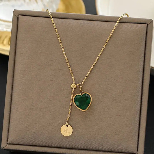 Colar Coração Verde com Medalhinha Love