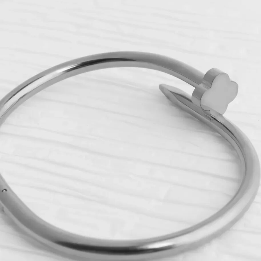 Pulseira Rígida Prego Flor Lisa