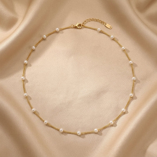 Colar Curto de Pérolas Espaçadas com Extensor