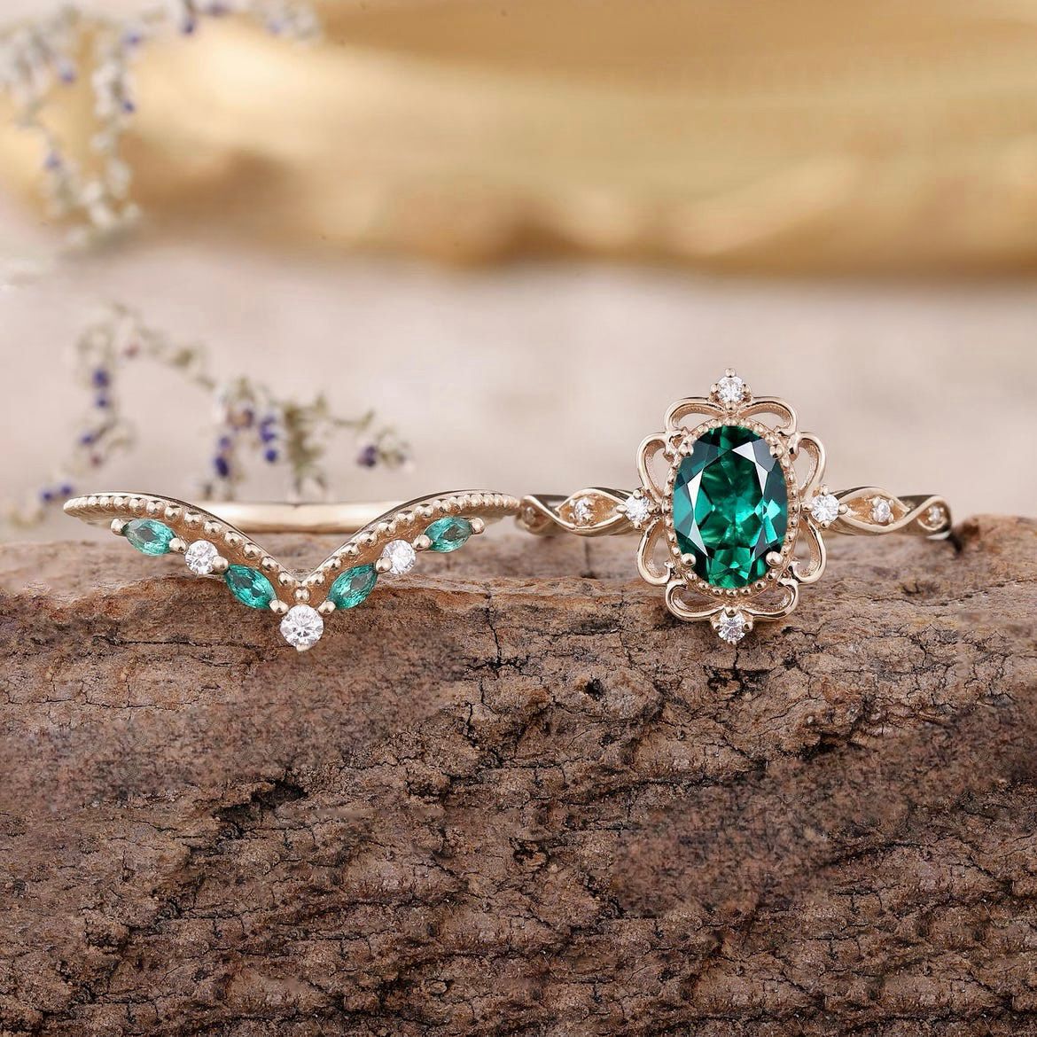 Conjunto Dois Anéis Oval Verde e Aro em V