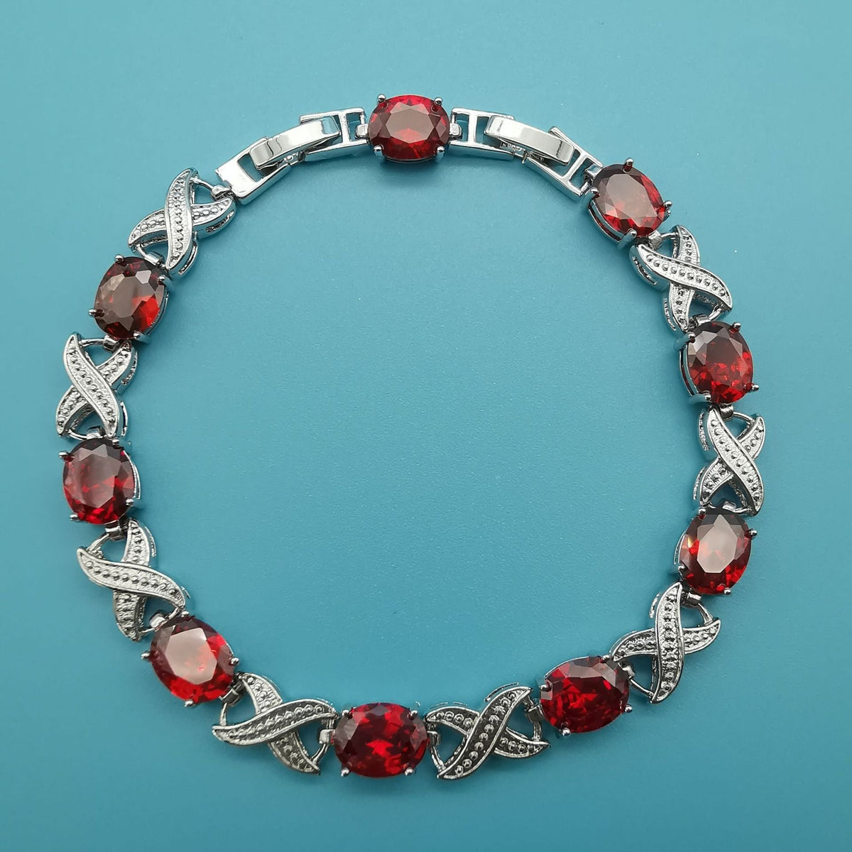 Pulseira Ovais Vermelhas com Elos em X