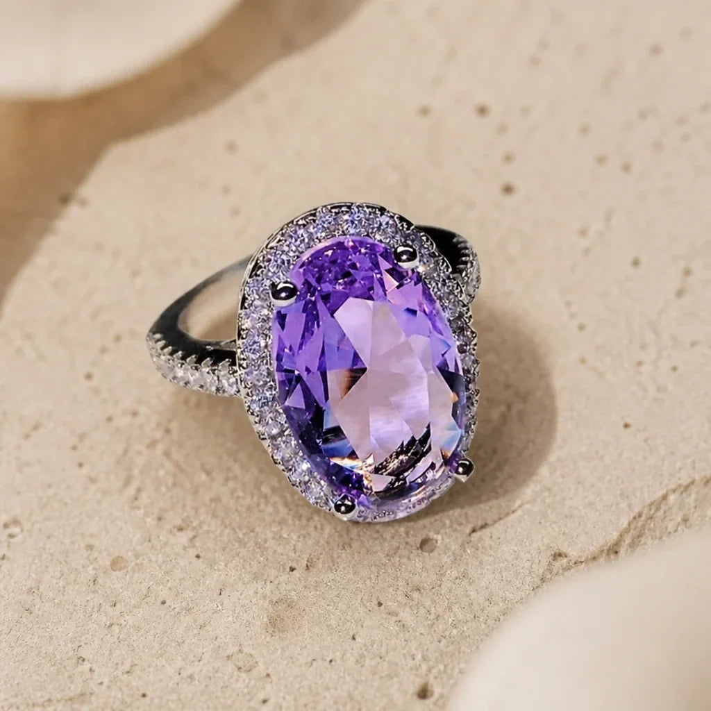 Anel Oval Roxo Rodeado de Pedrinhas