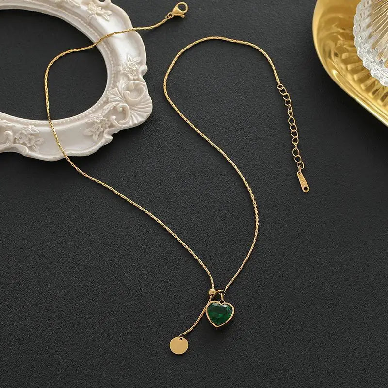 Colar Coração Verde com Medalhinha Love