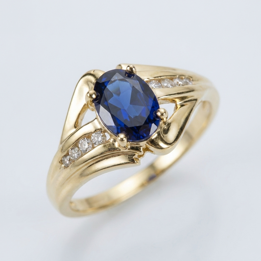 Anel Oval Azul-Escuro entre Fitas Douradas