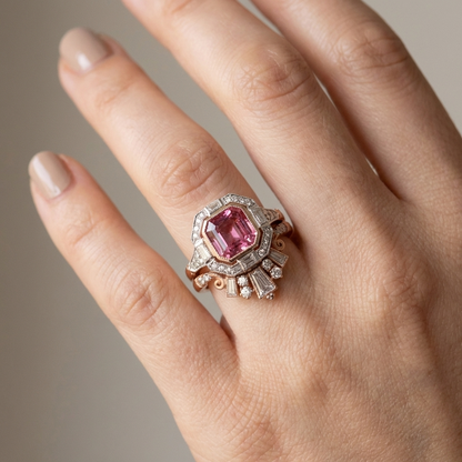 Anel Rectangular Rosa com Moldura Prateada