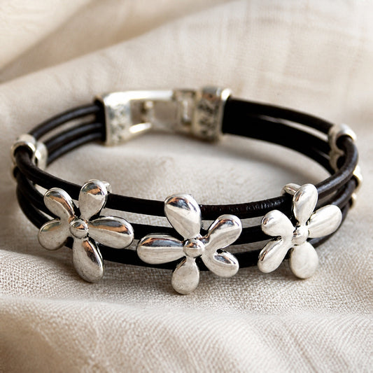 Pulseira Três Flores em Cordões Pretos