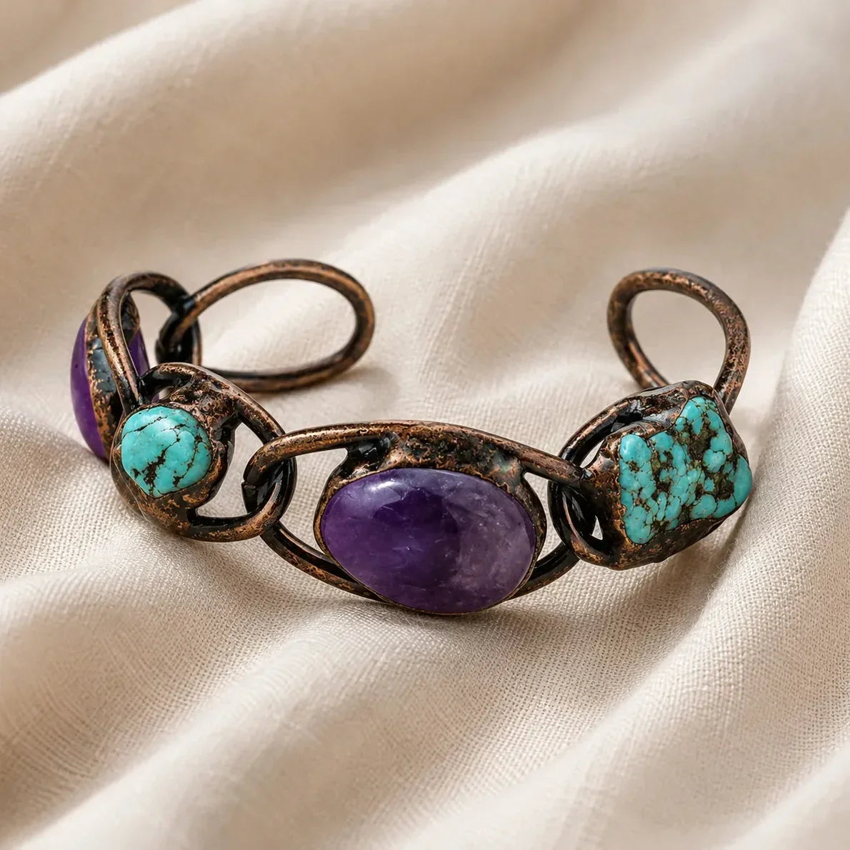 Pulseira Rígida Aberta com Pedra Roxa Oval