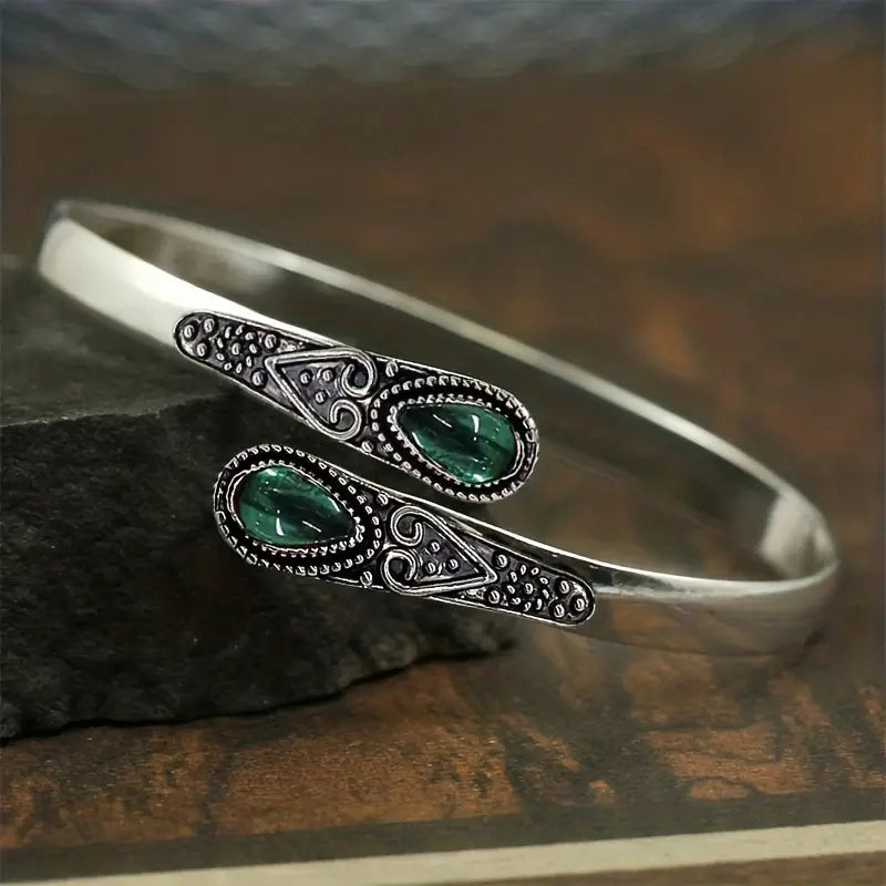 Pulseira Rígida Aberta com Duas Gotas Verdes