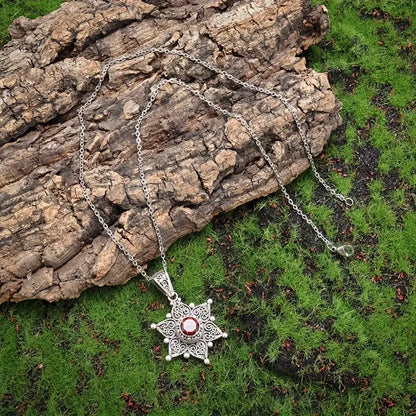 Colar Estrela de Filigrana com Pedra Vermelha