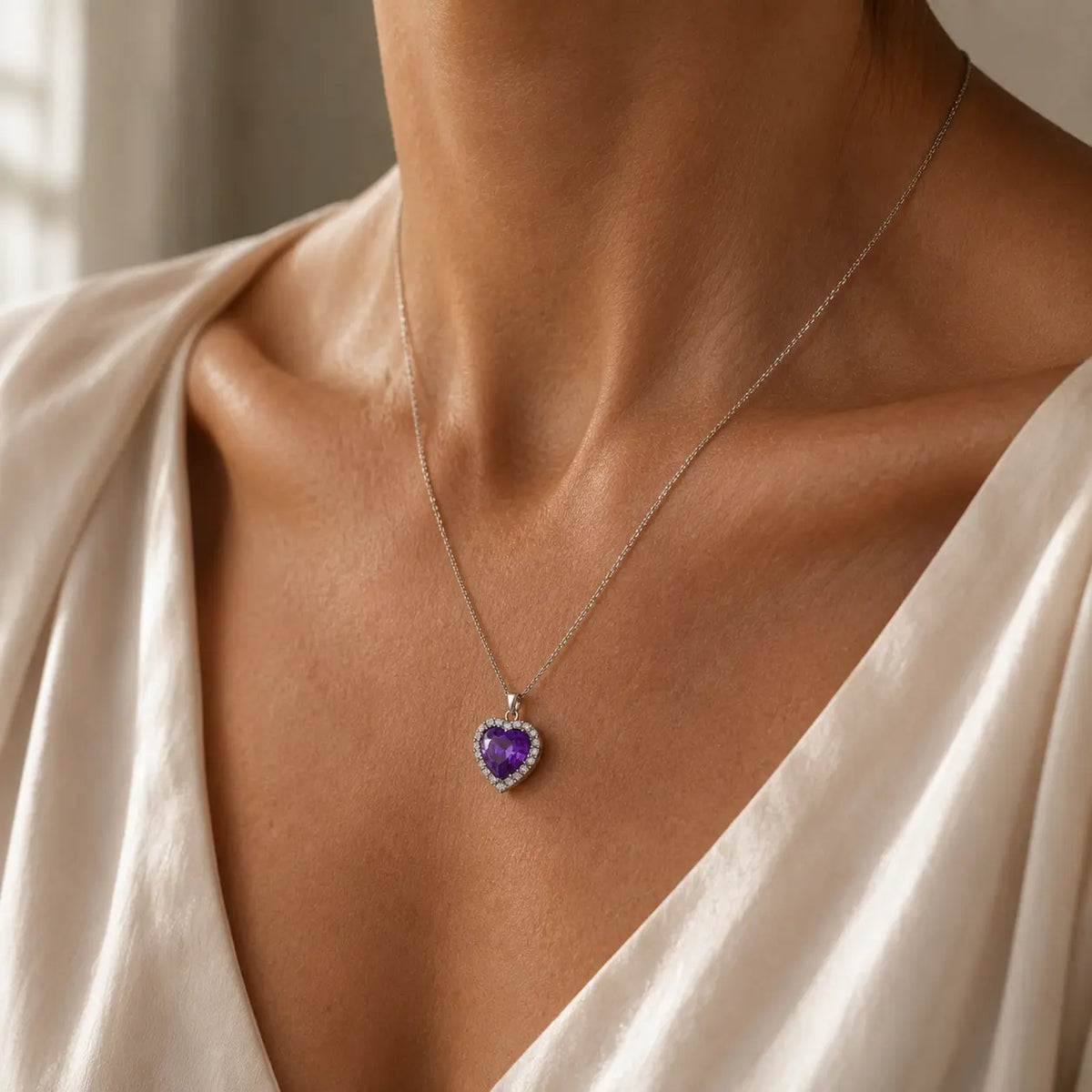 Colar Coração Roxo com Pedrinhas