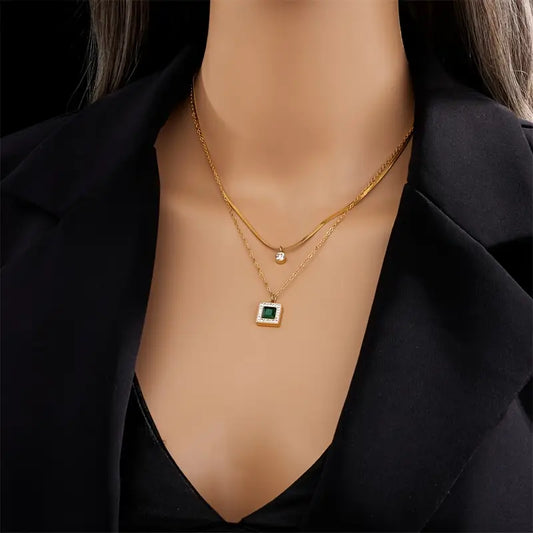 Colar Duplo com Quadrado Verde e Ponto de Luz