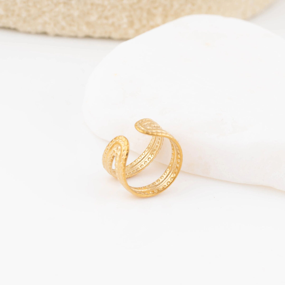 Ear Cuff Cruzado Pontilhado