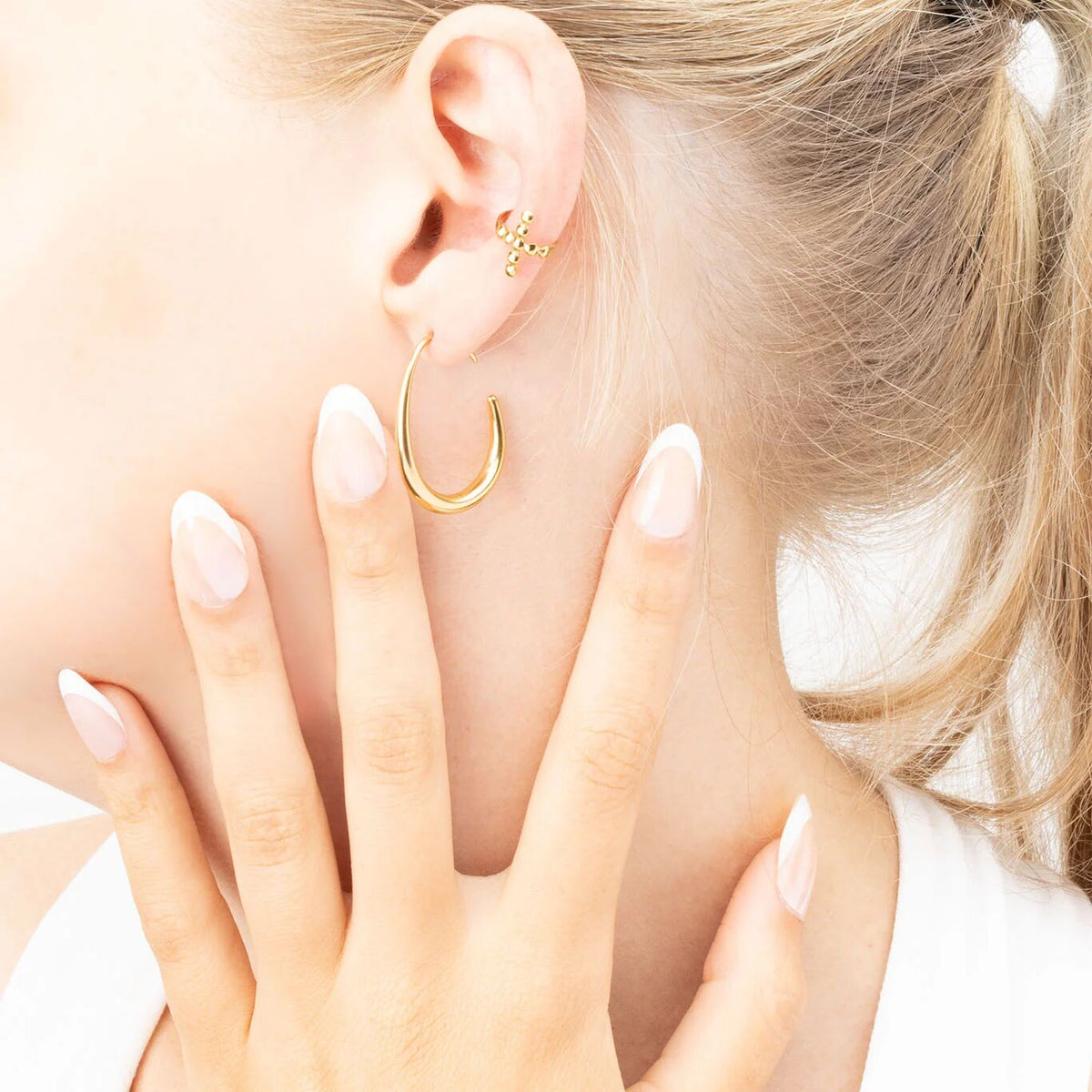 Ear Cuff Cruz de Bolinhas
