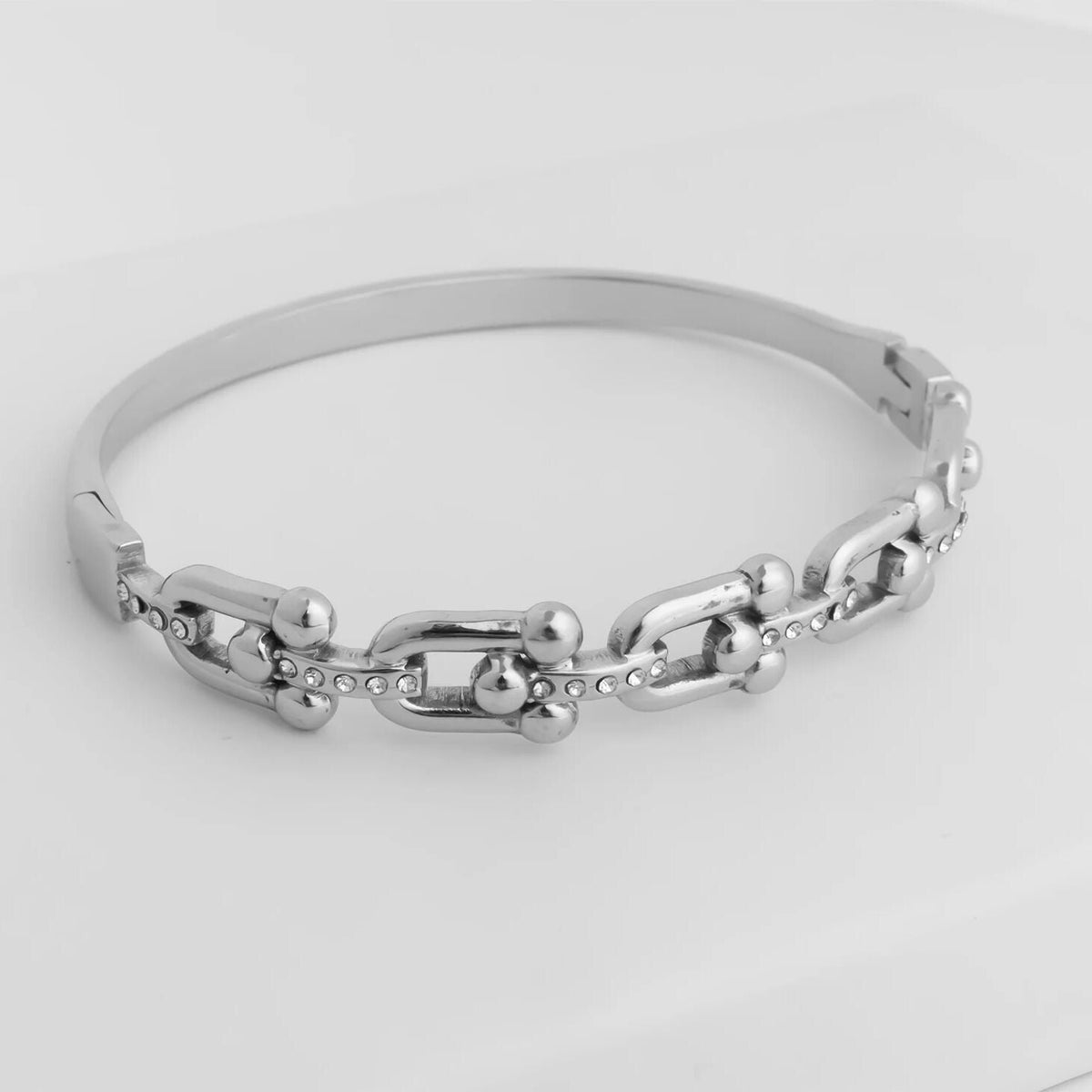 Pulseira Rígida Elos de Manilha com Pedrinhas