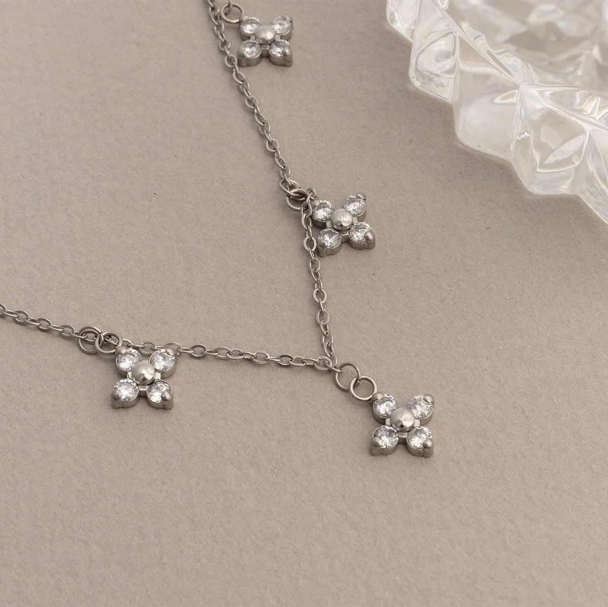 Colar Florzinhas Pendentes