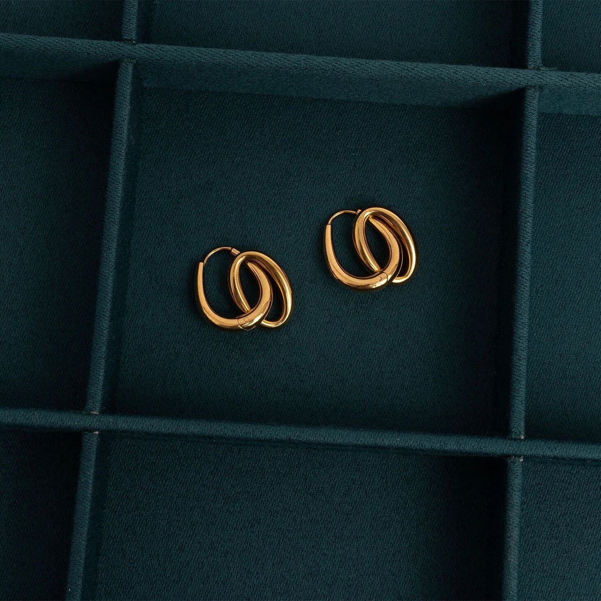 Argolas com Oval Pendente