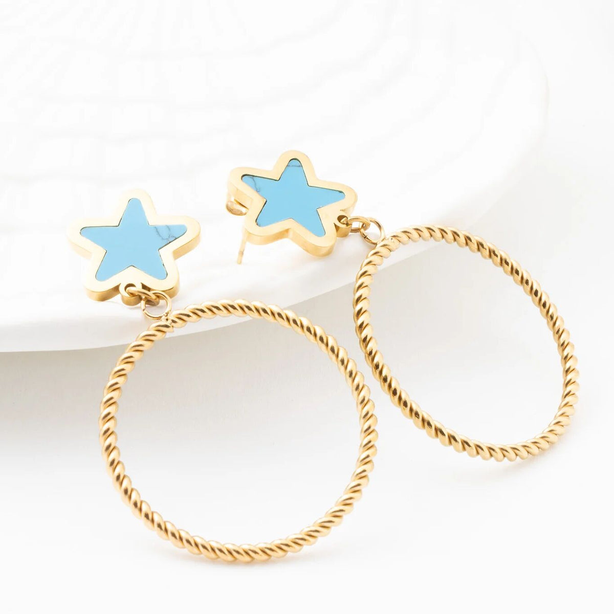 Brincos Estrela Azul com Aro Torcido