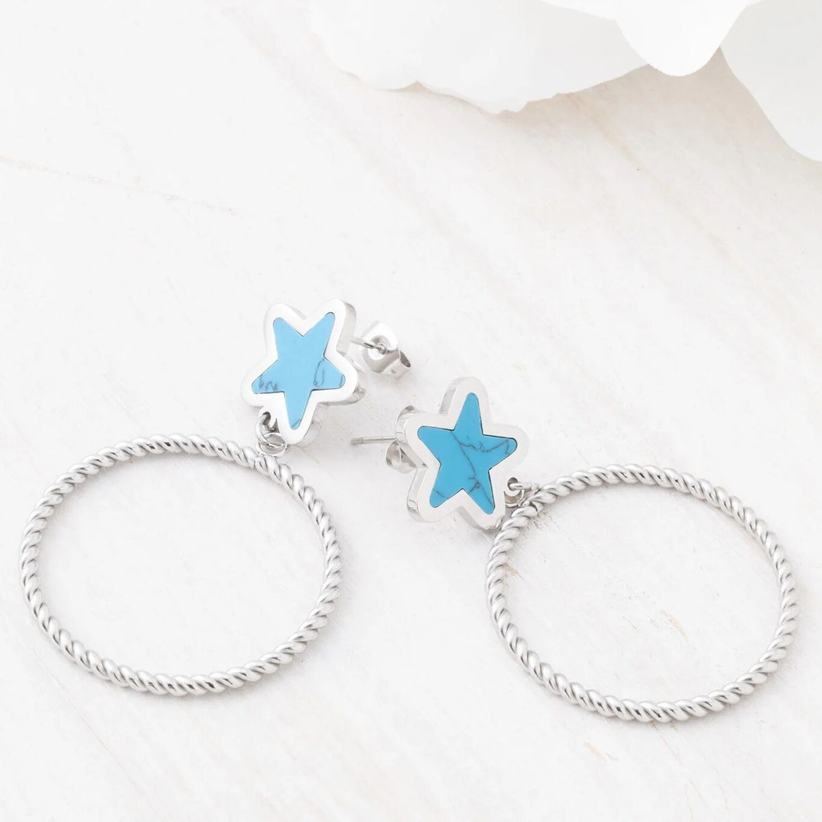 Brincos Estrela Azul com Aro Torcido