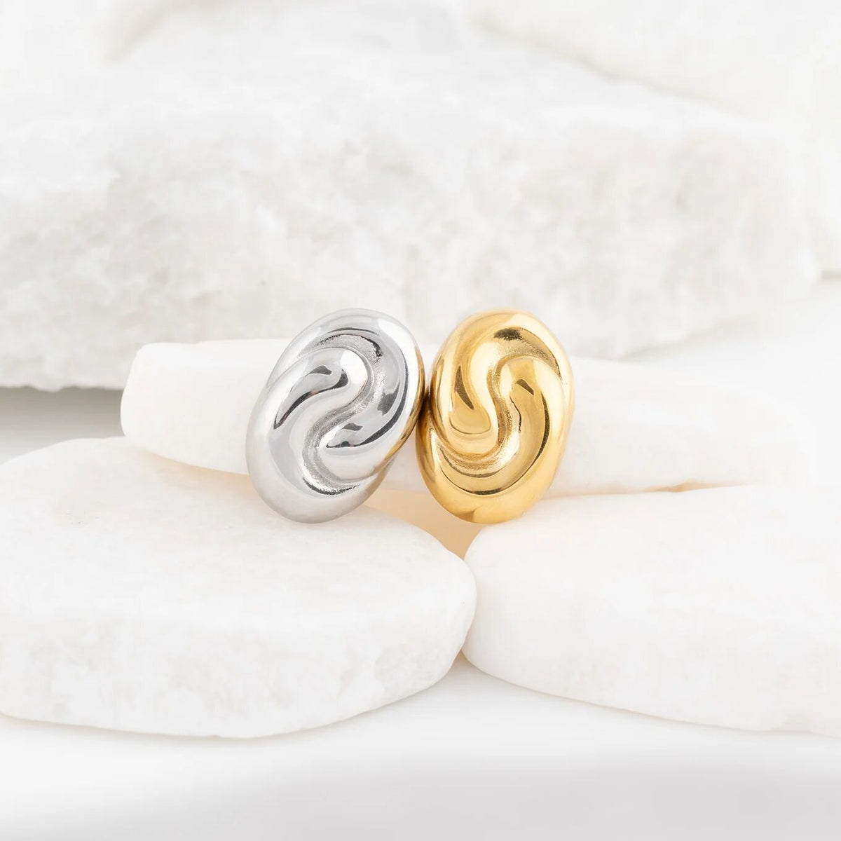 Brincos Oval com Onda em Relevo
