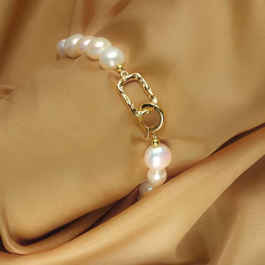 Pulseira Pérolas Barrocas com Contas Douradas