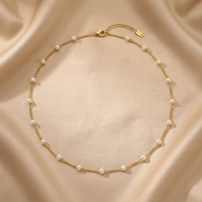 Colar Curto de Pérolas Espaçadas com Extensor