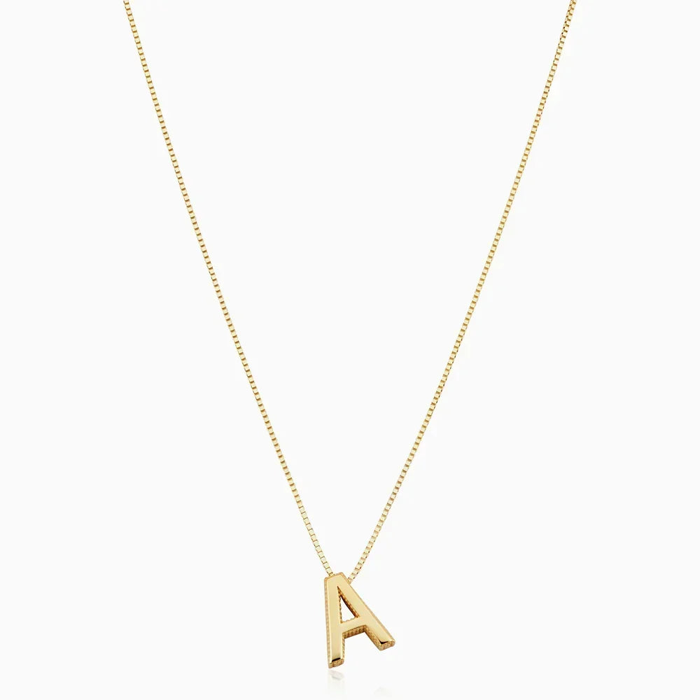 Colar Letra em Prateado ou Dourado