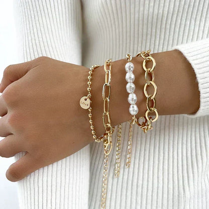 Conjunto Quatro Pulseiras de Elos com Medalha e Pérolas