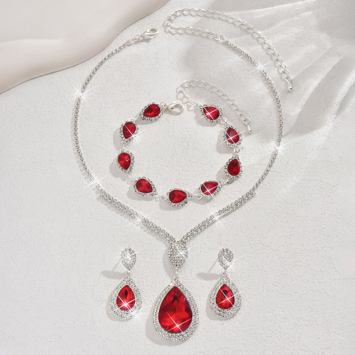 Conjunto Colar, Pulseira e Brincos Gota Vermelha