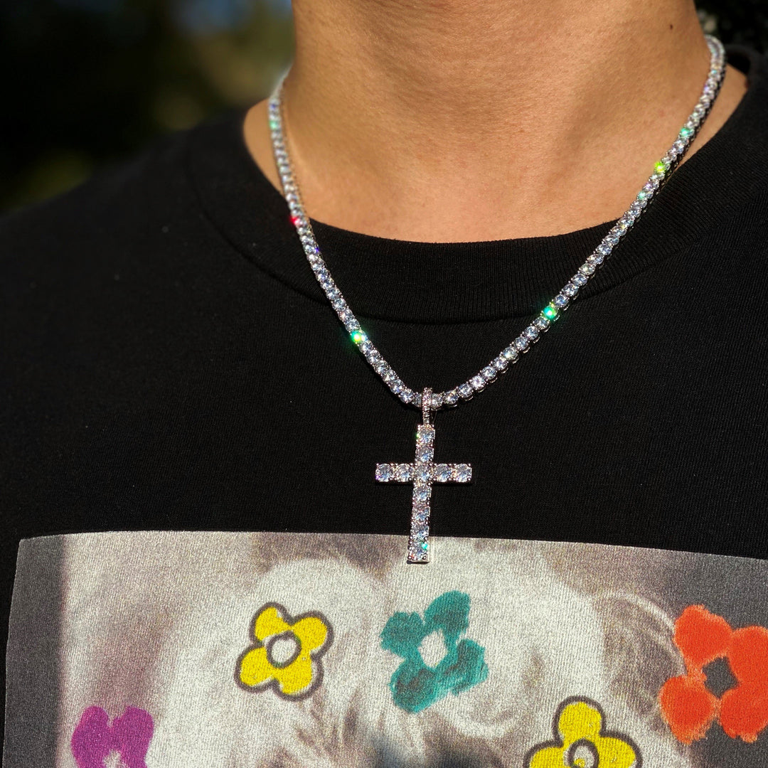 Colar Cruz de Pedrinhas Brancas