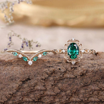 Conjunto Dois Anéis Oval Verde e Aro em V