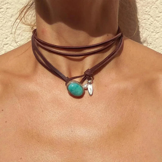 Colar Tira Castanha com Pedra Azul-Esverdeada