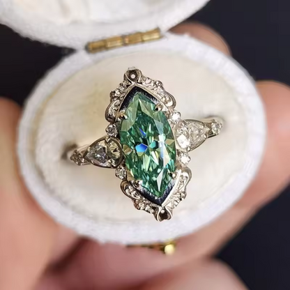 Anel Navete Verde-Clara com Gotas Brancas