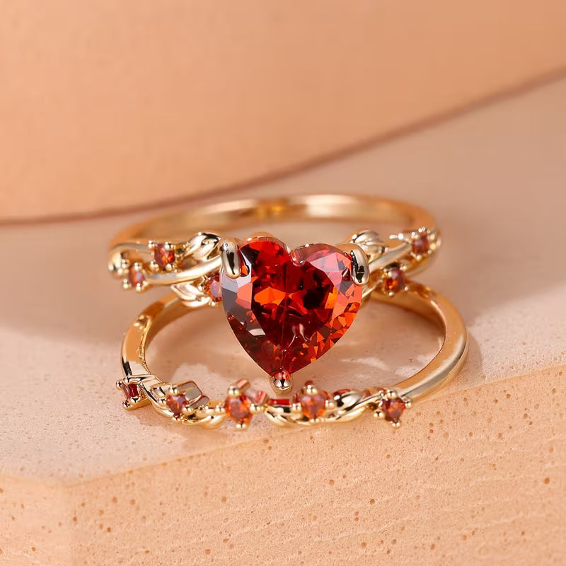 Conjunto Dois Anéis Coração Vermelho com Folhas