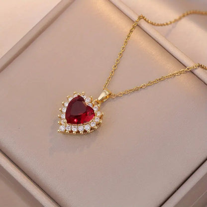 Colar Coração Vermelho com Orla de Pedrinhas e Passador