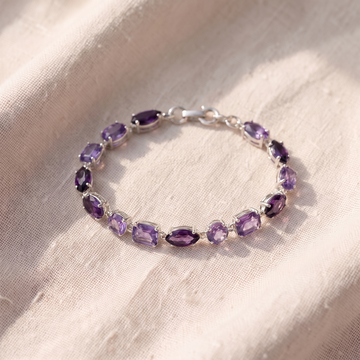 Pulseira Pedras Roxas de Várias Formas
