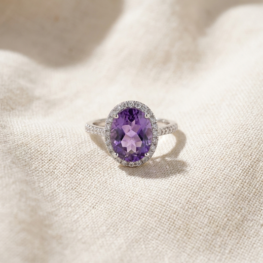 Anel Oval Roxo Rodeado de Pedrinhas