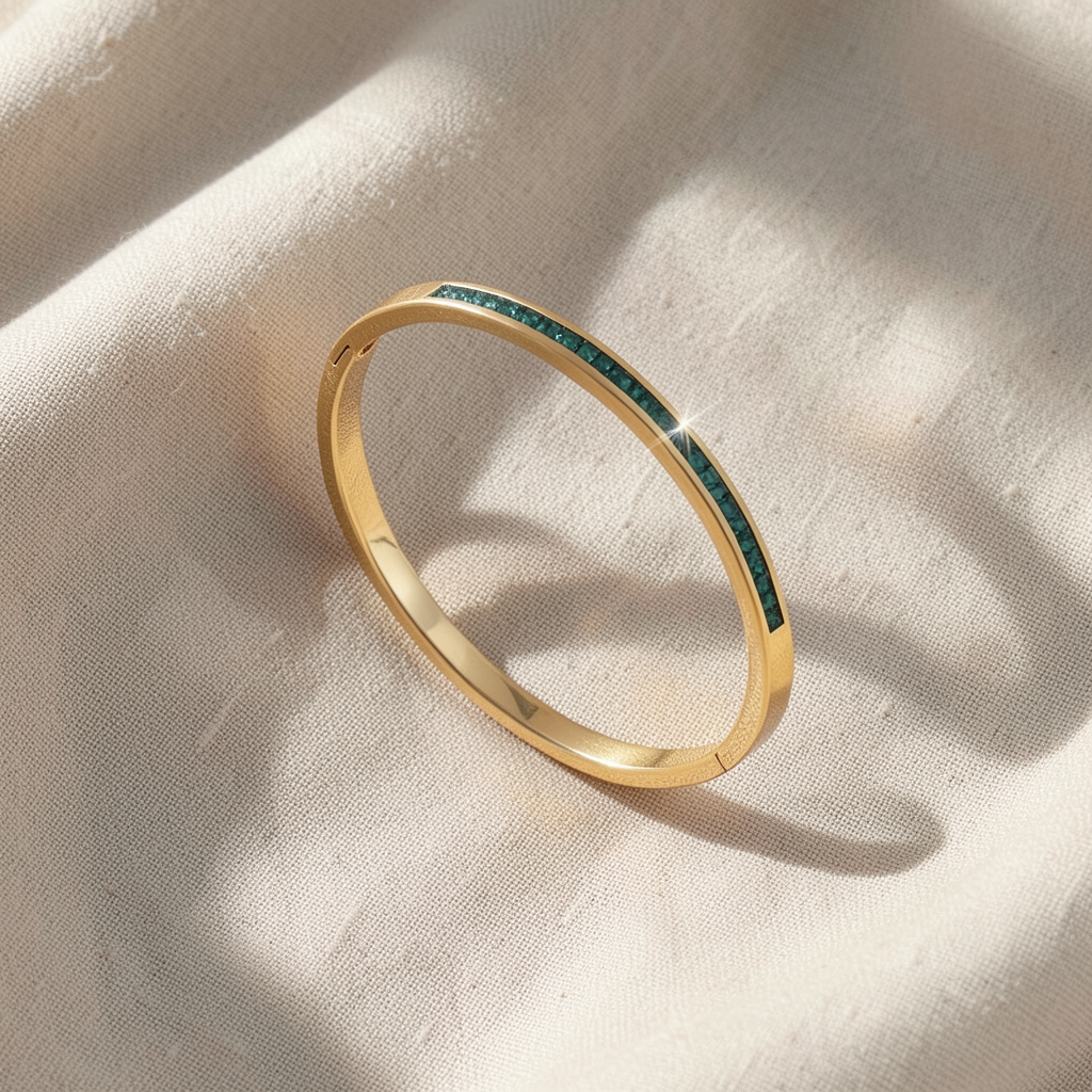 Pulseira Rígida com Fila de Pedrinhas Verdes