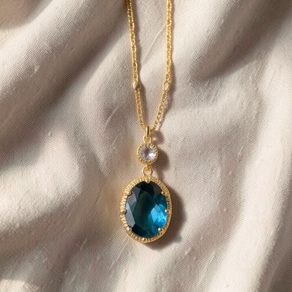 Colar Oval Azul-Escuro com Pedrinha Branca