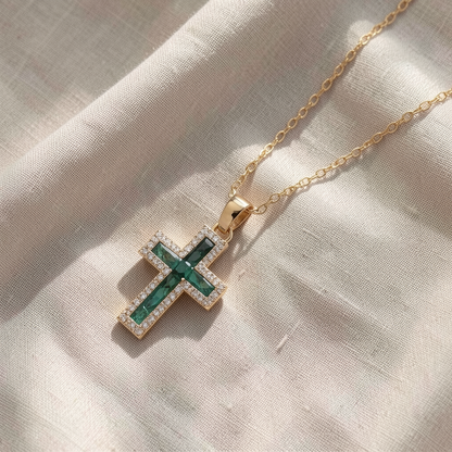 Colar Cruz com Pedras Verdes Quadradas